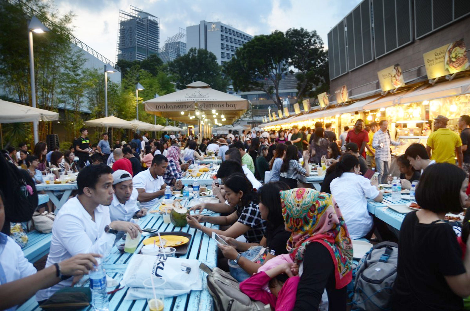 singapore-crowd